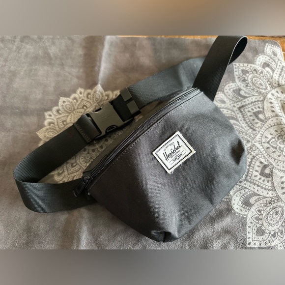 Herschel Supply Company Belt Bag Fannypack - Picture 1 of 5